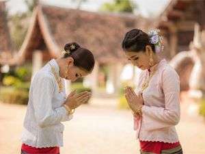 wai greating in Thailand