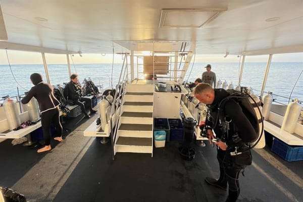 dive deck