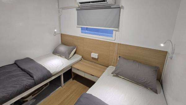 Twin bed cabin